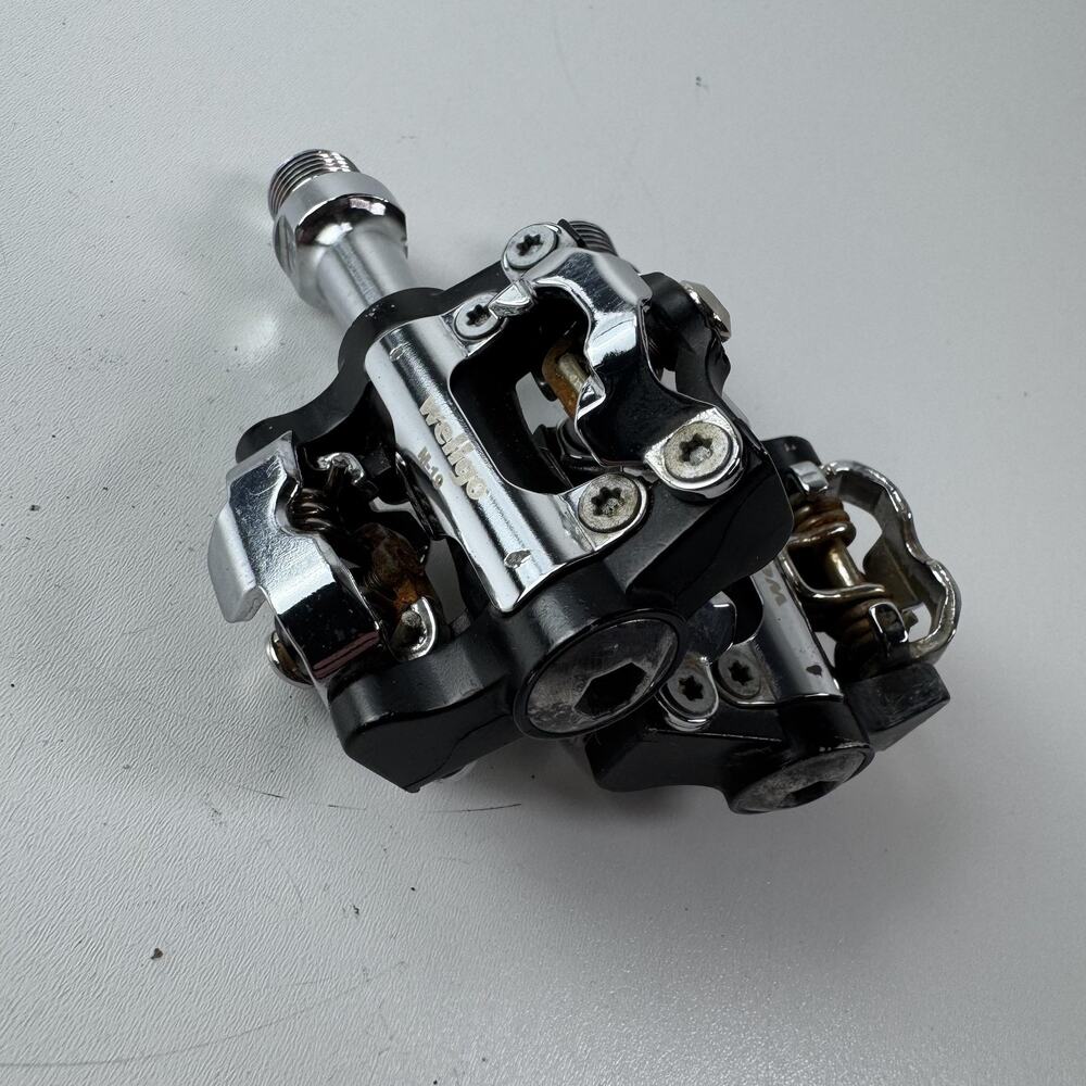 Wellgo Clipless Bike Pedals Black Alloy Steel 9/16 Axle Universal SPD Cycling